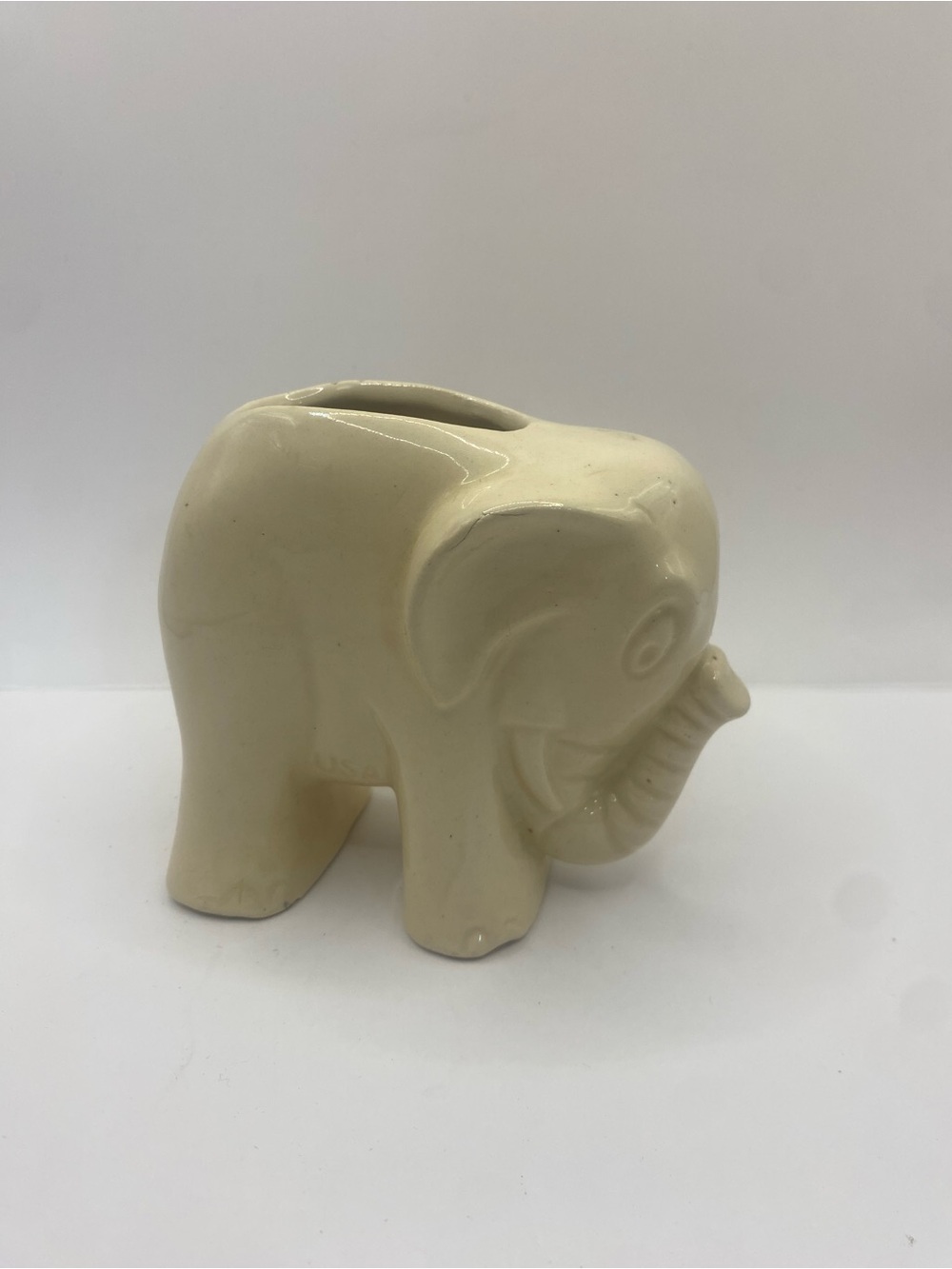 Vintage USA Pottery Ivory Elephant Succulent Planter/Vase Size 3.5”x